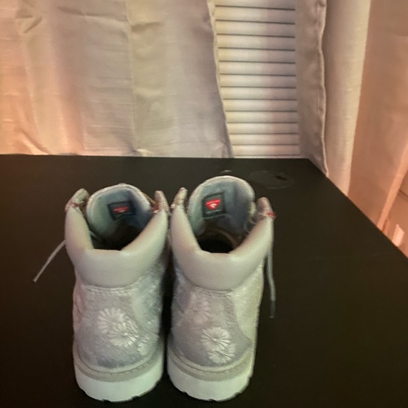 Girls Timberland only wore once - Picture 5 of 6